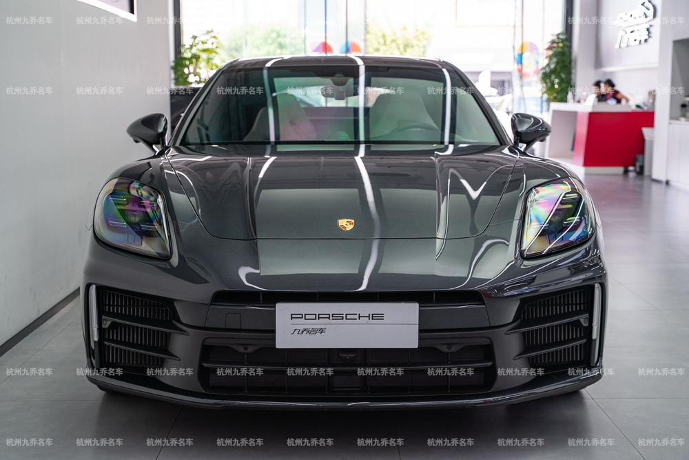 Porsche Panamera 2024 — фото автомобиля 1