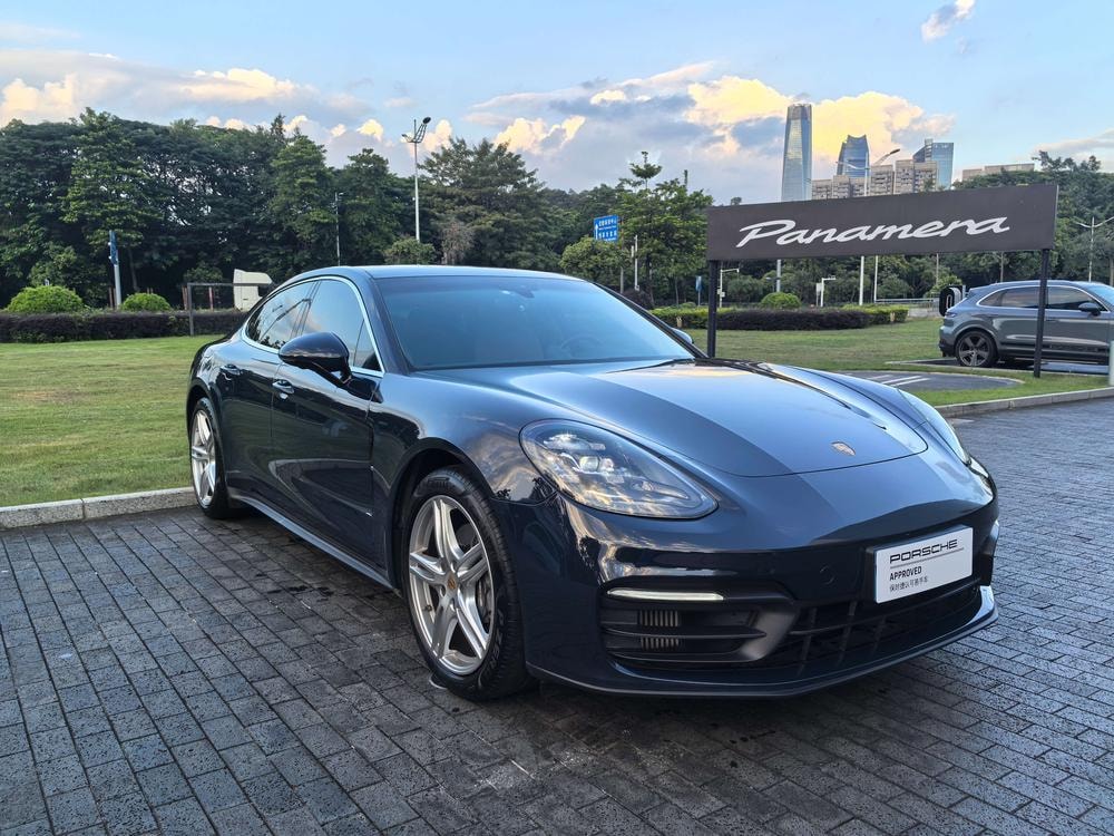 Porsche Panamera 2023 — фото автомобиля