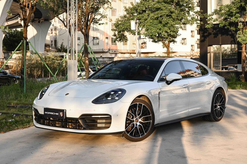 Porsche Panamera 2023 — фото автомобиля