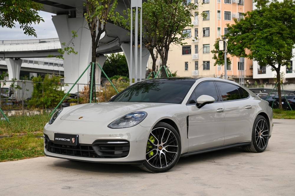 Porsche Panamera 2023 — фото автомобиля 1
