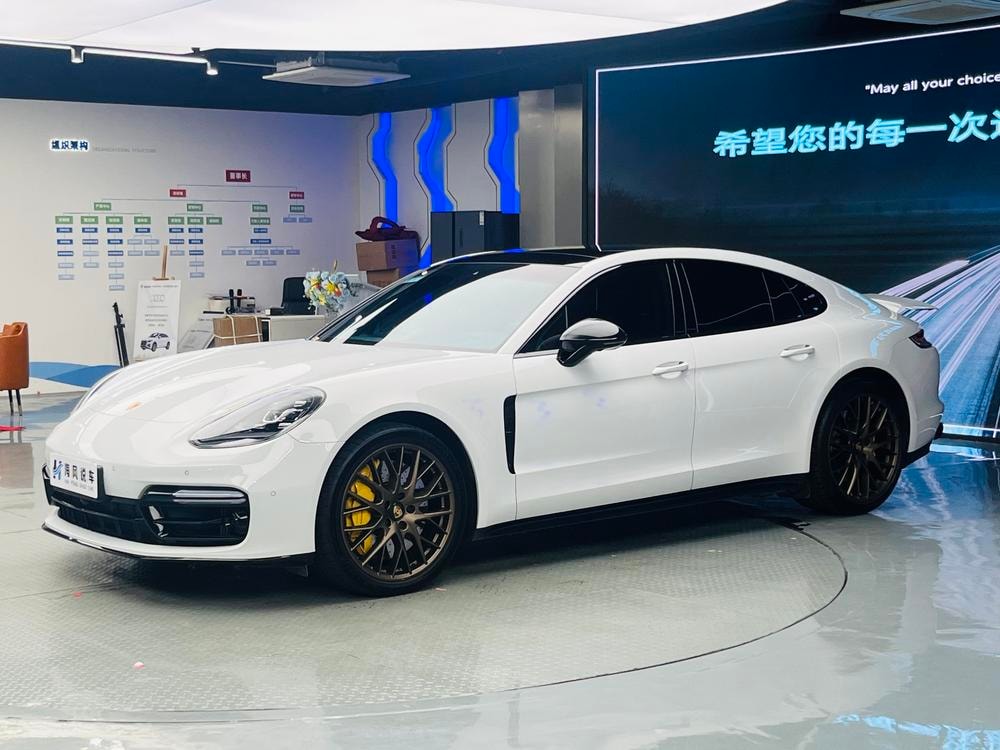 Porsche Panamera 2023 — фото автомобиля 1