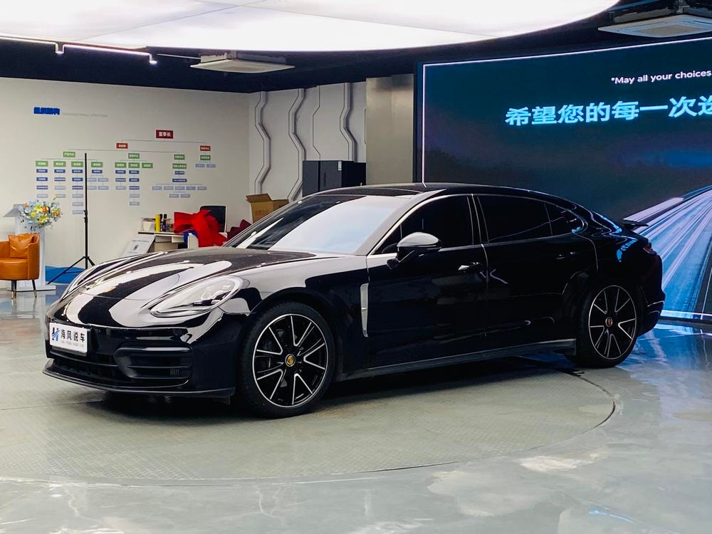 Porsche Panamera 2023 — фото автомобиля 1