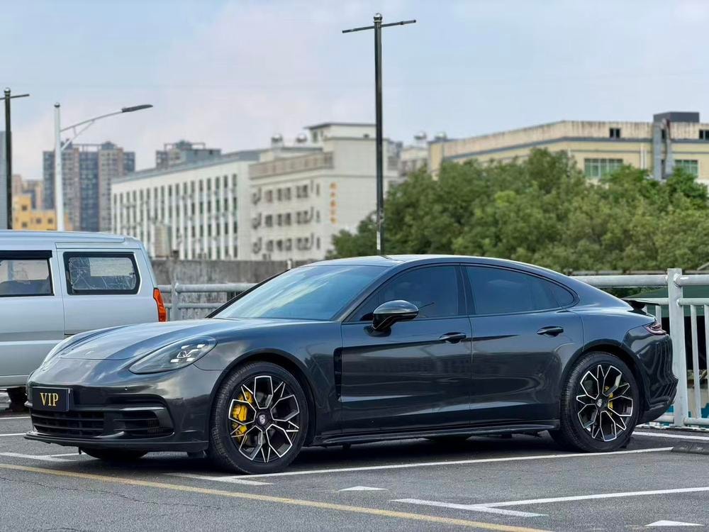Porsche Panamera 2019 — фото автомобиля 1