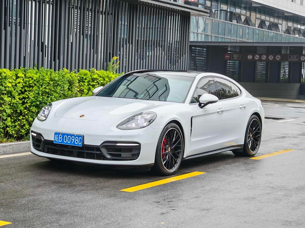 Porsche Panamera 2022 — фото автомобиля 1