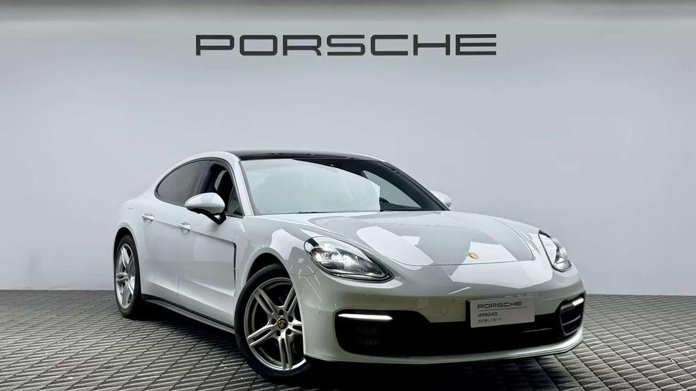 Porsche Panamera 2023 — фото автомобиля 1