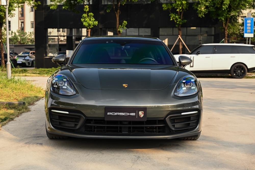 Porsche Panamera 2022 — фото автомобиля 1