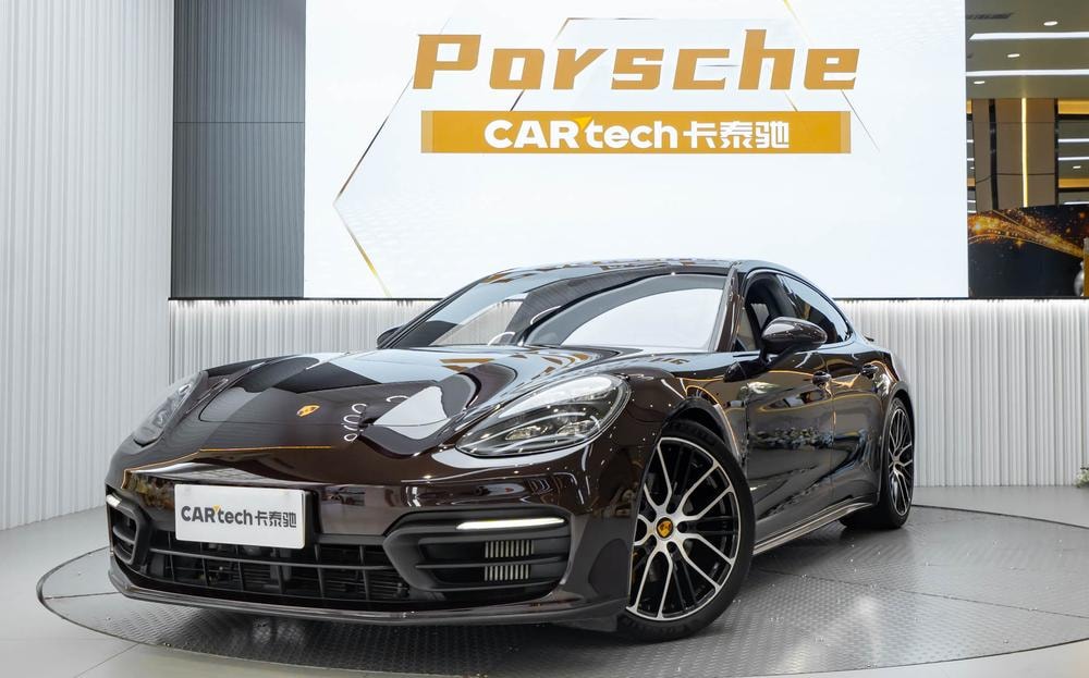 Porsche Panamera 2023 — фото автомобиля 1