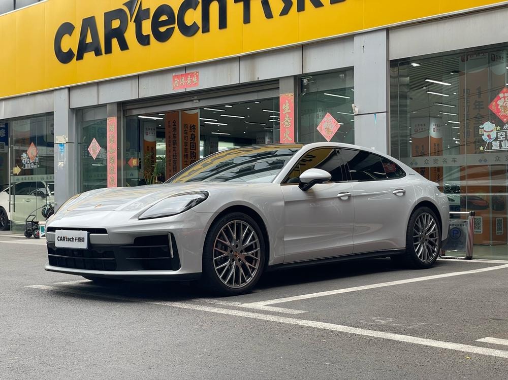 Porsche Panamera 2024 — фото автомобиля 1
