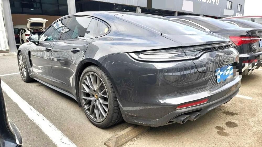 Porsche Panamera 2022 — фото автомобиля 1
