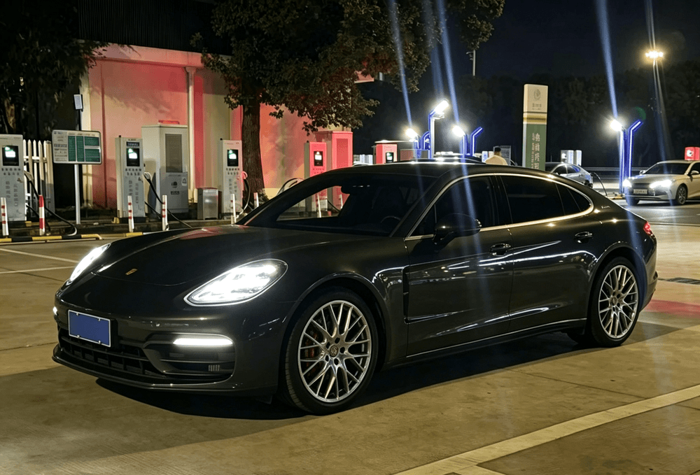 Porsche Panamera 2021 — фото автомобиля 1