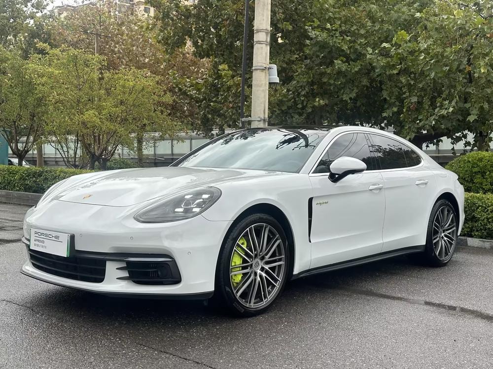 Porsche Panamera E-Hybrid 2021 — фото автомобиля 1
