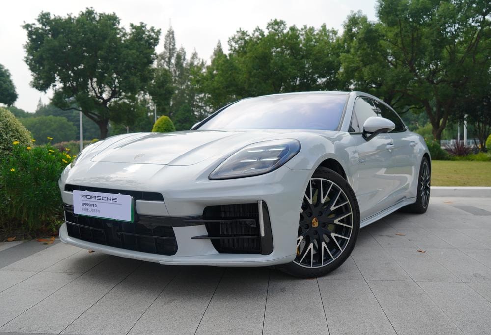 Porsche Panamera E-Hybrid 2025 — фото автомобиля 1