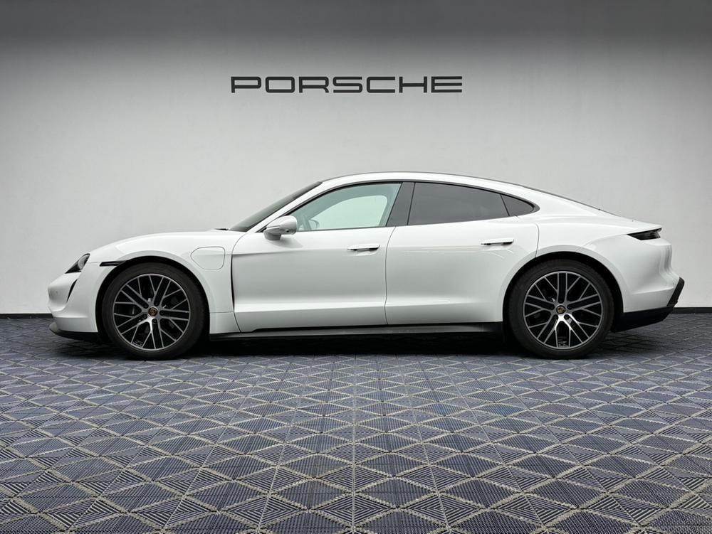 Porsche Taycan 2020 — фото автомобиля