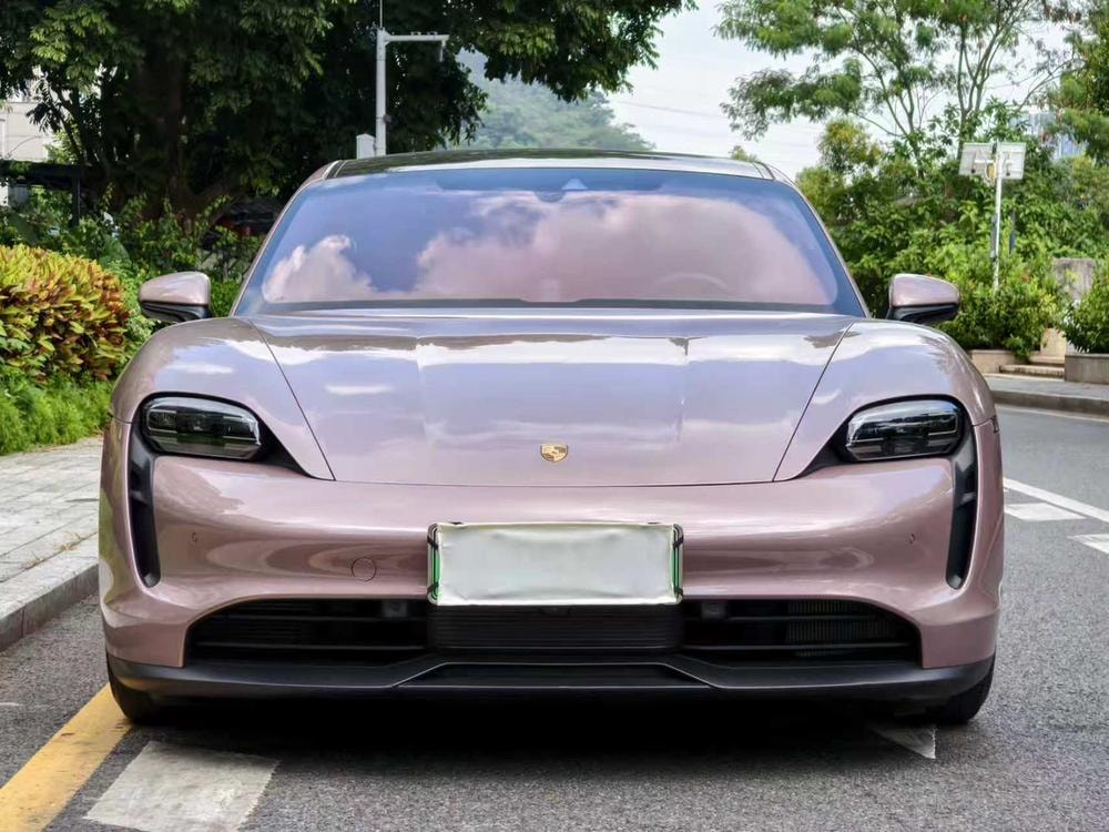 Porsche Taycan 2022 — фото автомобиля 1