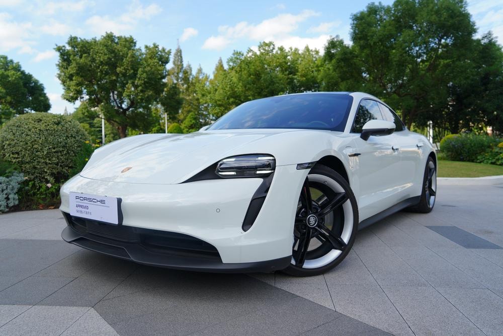 Porsche Taycan 2022 — фото автомобиля 1