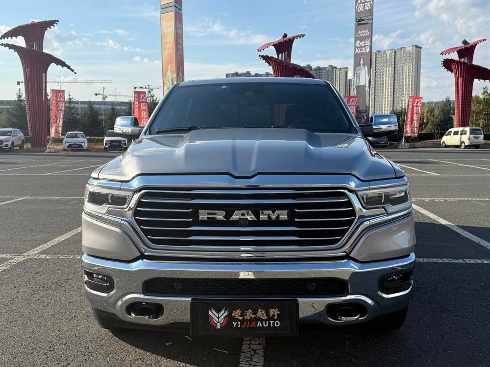 RAM Trucks 2022 — фото автомобиля