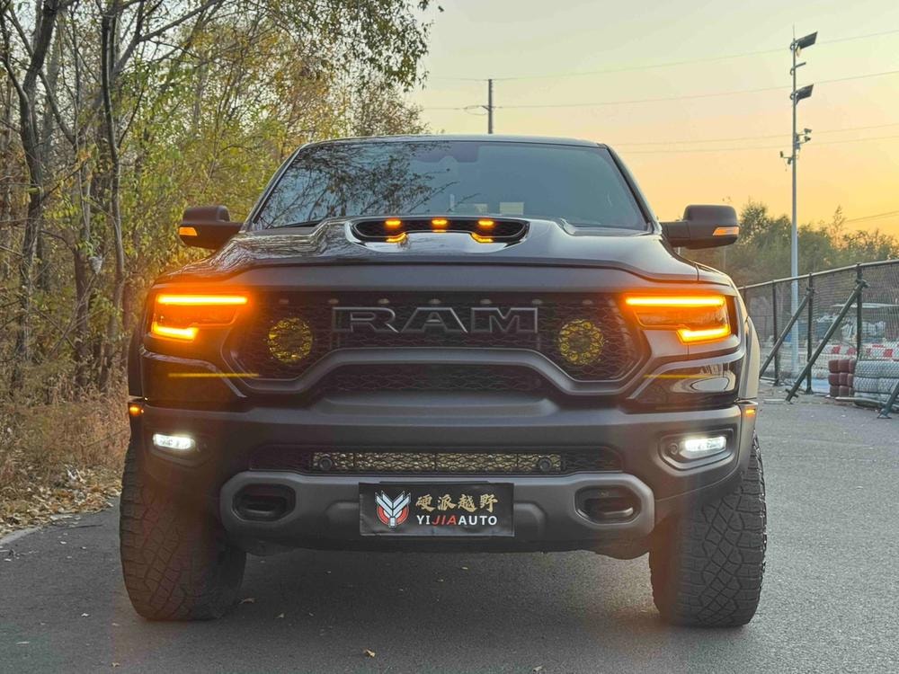 RAM Trucks 2023 — фото автомобиля
