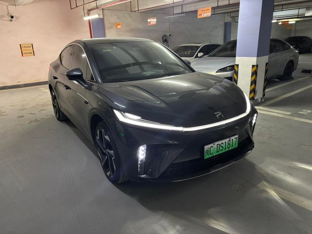 Rising Auto R7 2023 — фото автомобиля 1