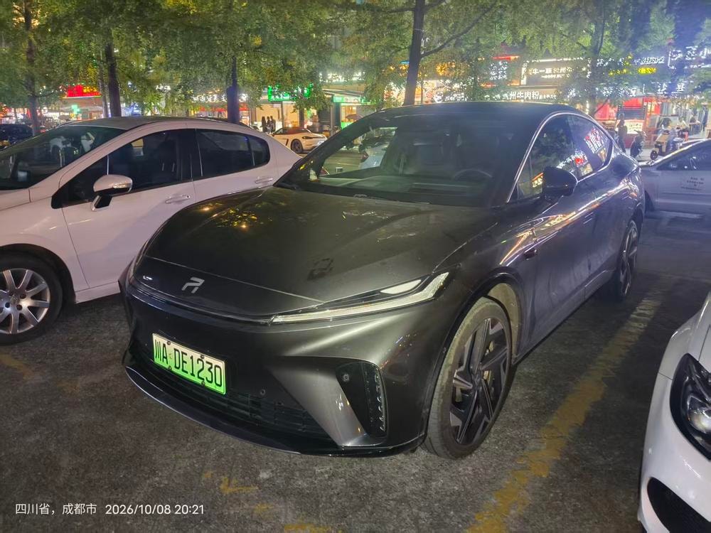 Rising Auto R7 2023 — фото автомобиля 1