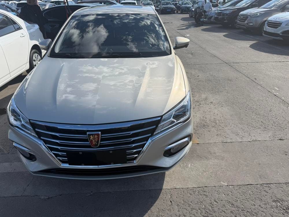 Roewe i5 2020 — фото автомобиля