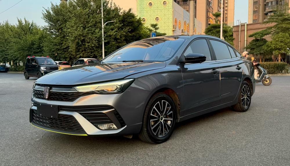 Roewe i5 2021 — фото автомобиля