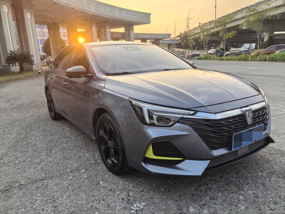 Roewe i6 MAX 2020 — фото автомобиля
