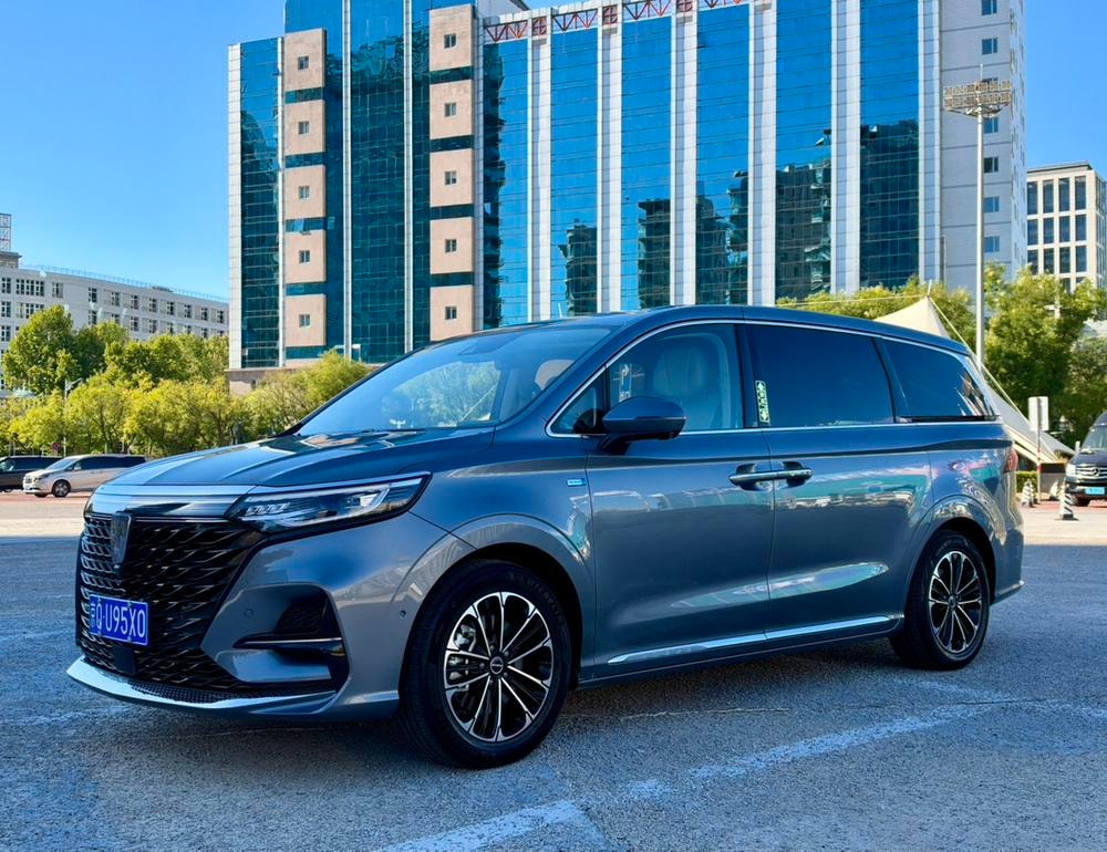 Roewe iMAX8 2021 — фото автомобиля