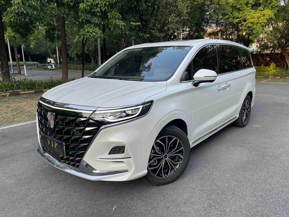 Roewe iMAX8 DMH 2024 — фото автомобиля 1