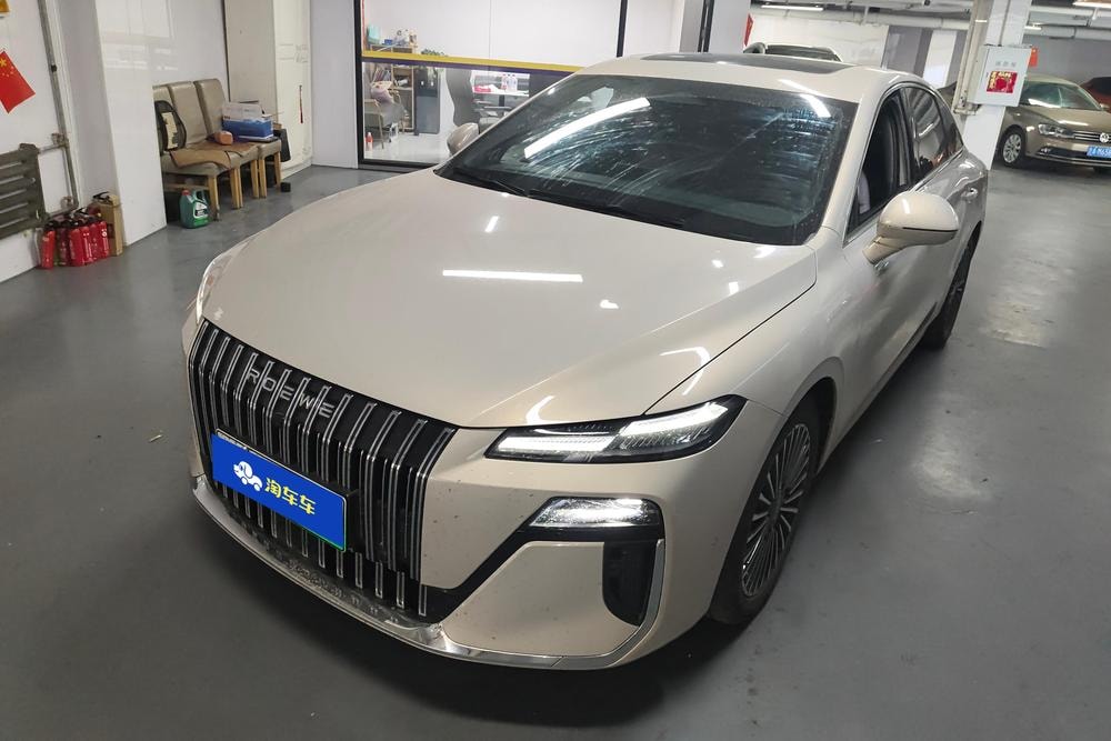 Roewe M7 DMH 2025 — фото автомобиля 1