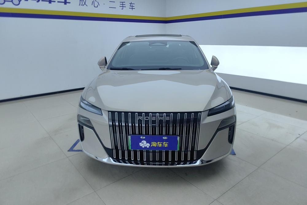 Roewe M7 DMH 2025 — фото автомобиля