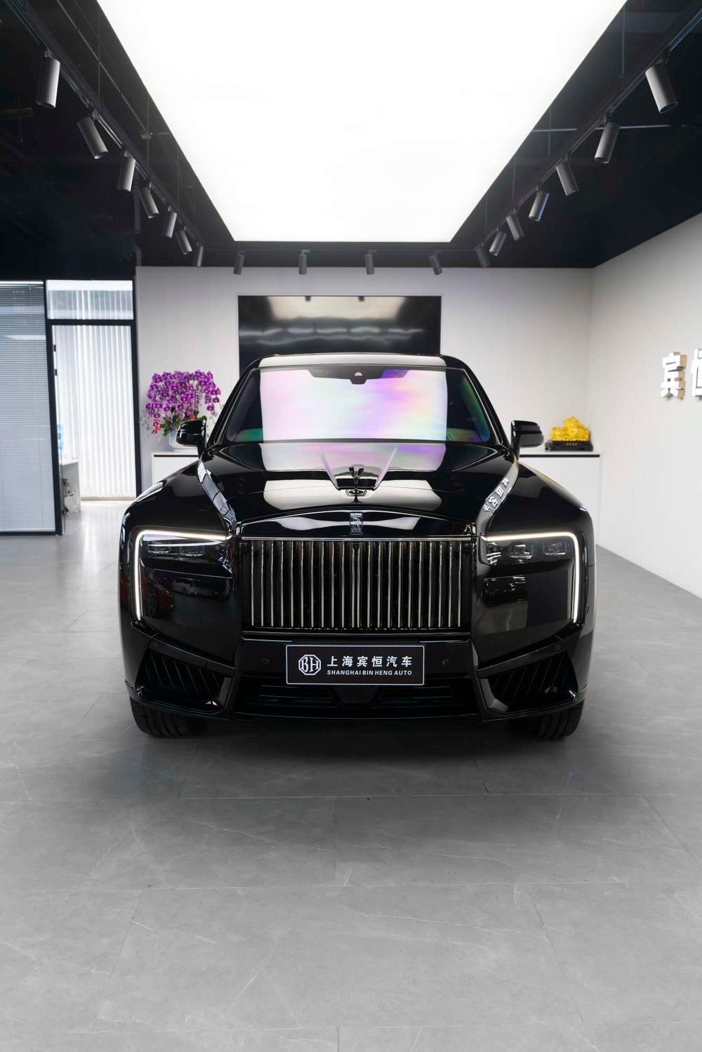Rolls-Royce Cullinan 2025 — фото автомобиля