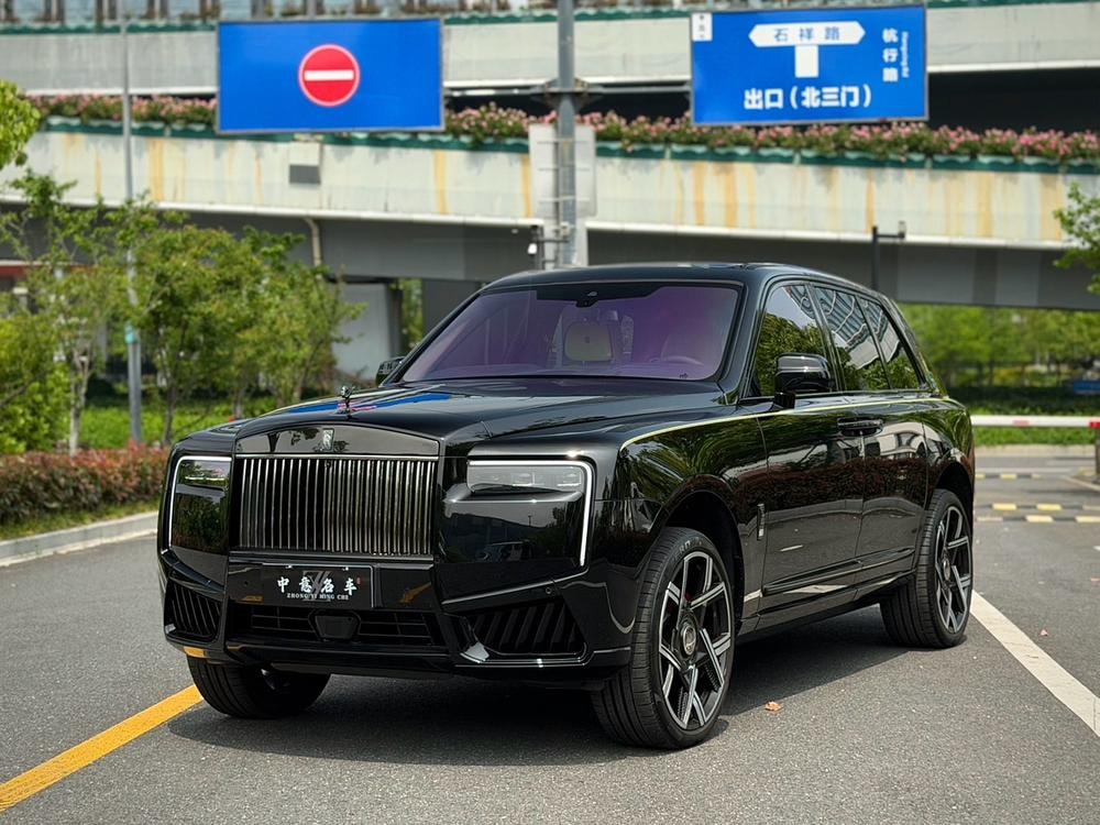 Rolls-Royce Cullinan 2025 — фото автомобиля