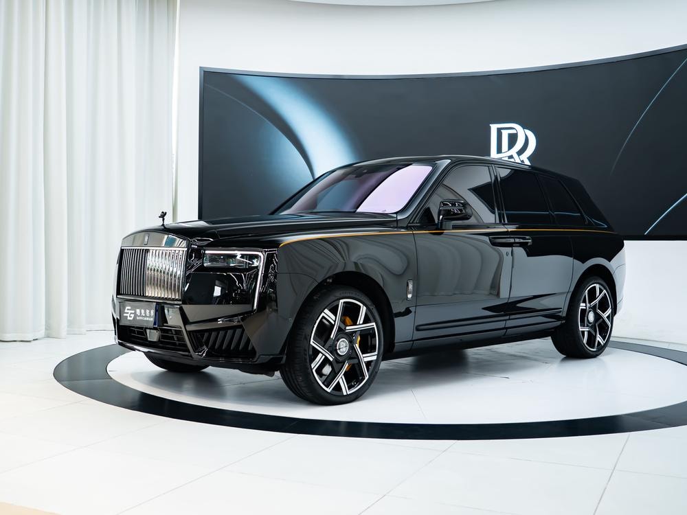 Rolls-Royce Cullinan 2025 — фото автомобиля