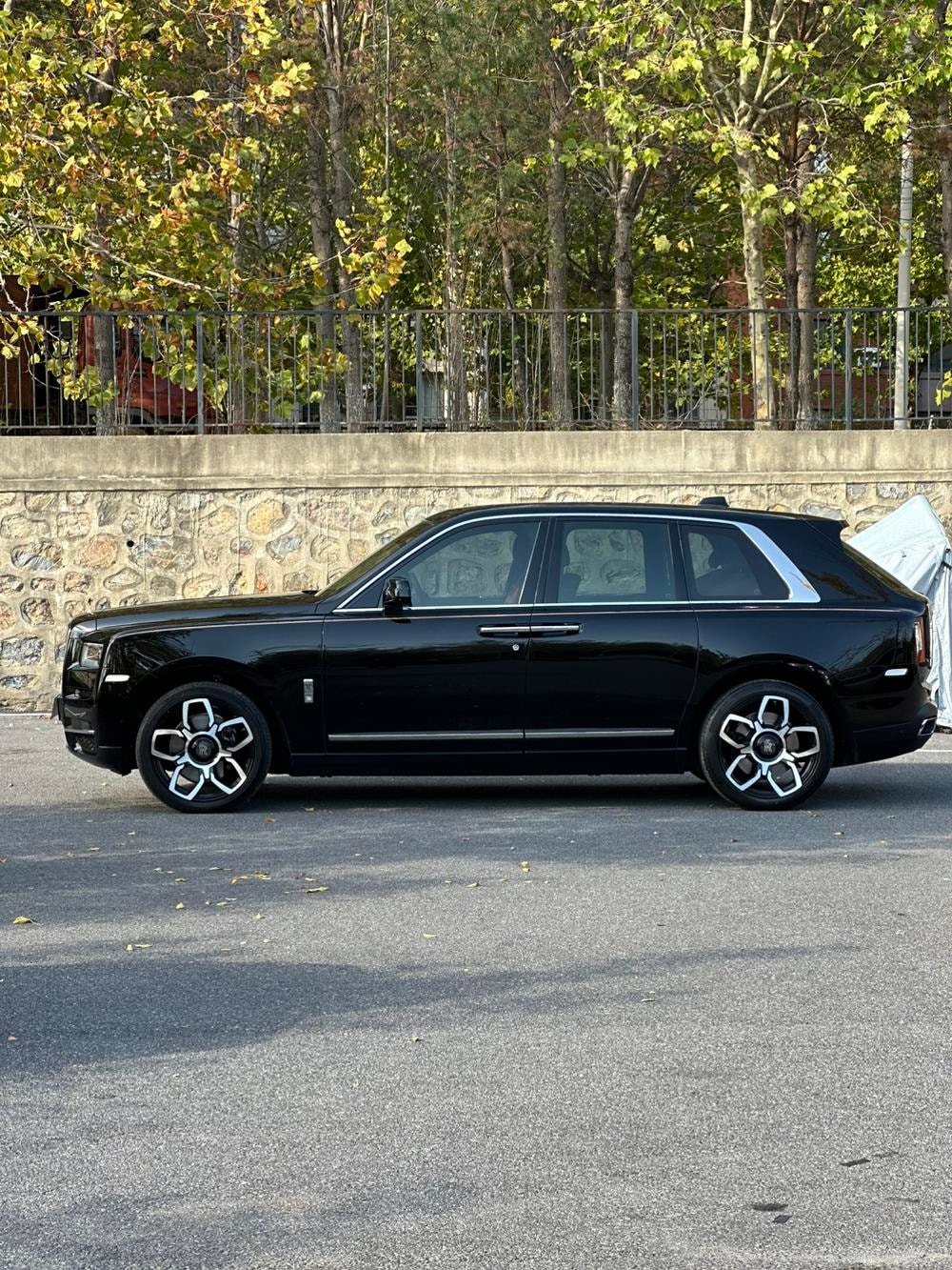 Rolls-Royce Cullinan 2018 — фото автомобиля 1