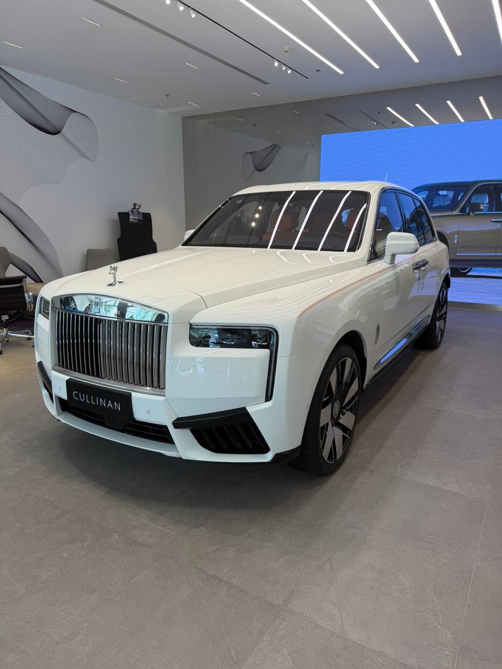 Rolls-Royce Cullinan 2026 — фото автомобиля 1