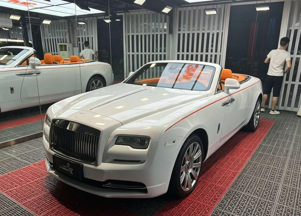 Rolls-Royce Dawn 2015 — фото автомобиля
