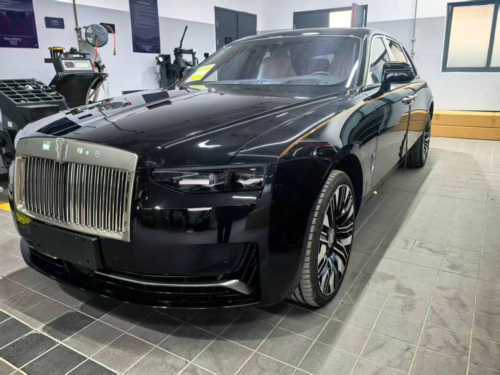 Rolls-Royce Ghost 2025 — фото автомобиля 1