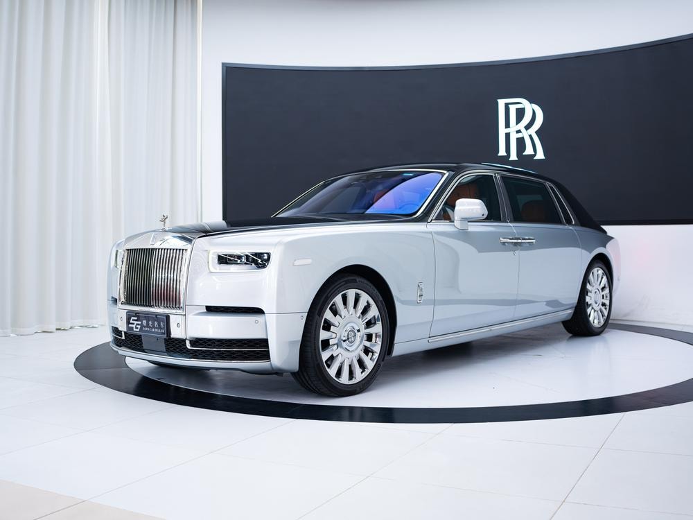 Rolls-Royce Phantom 2018 — фото автомобиля