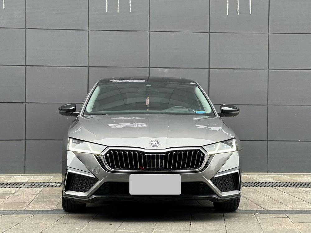 Skoda Octavia 2021 — фото автомобиля 1