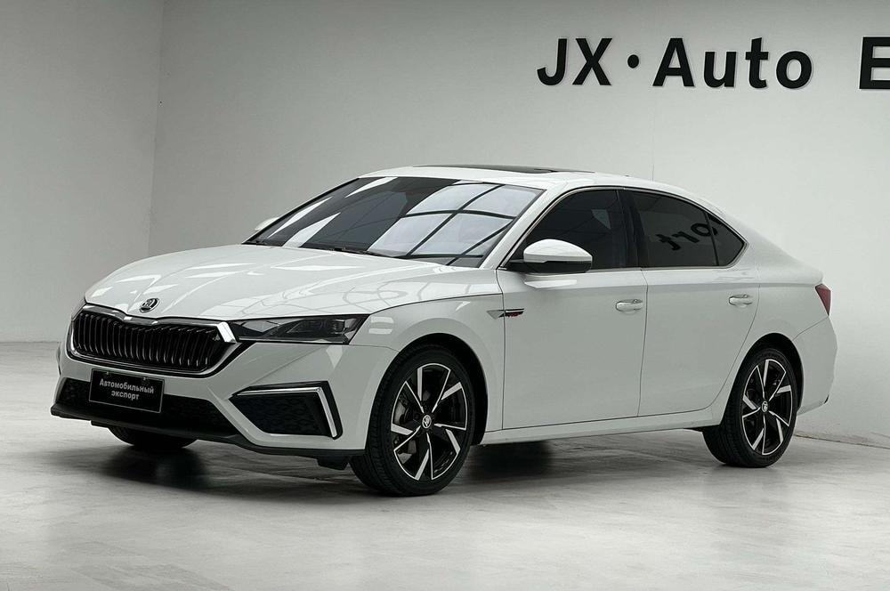 Skoda Octavia 2023 — фото автомобиля