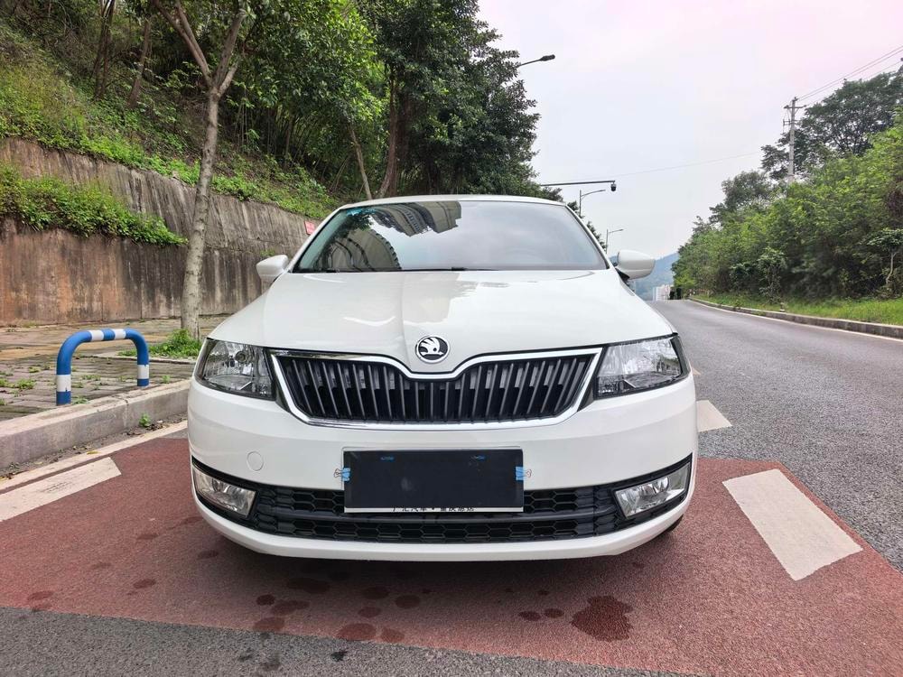 Skoda Rapid Spaceback 2016 — фото автомобиля