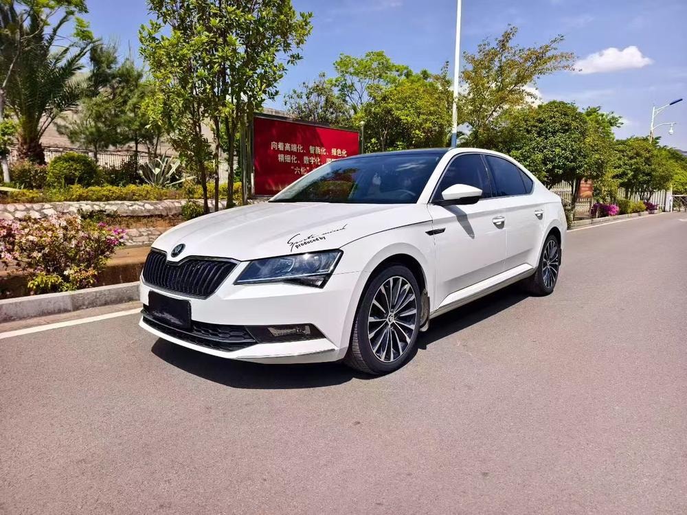 Skoda Superb 2019 — фото автомобиля