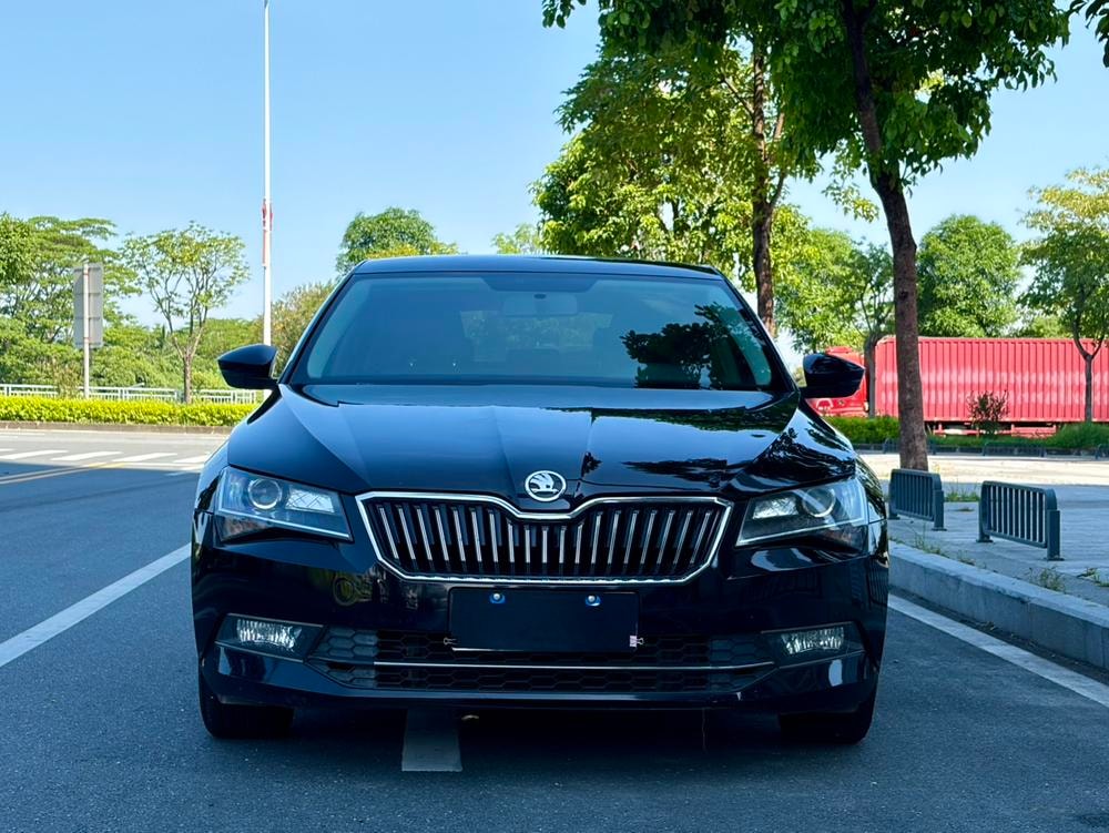 Skoda Superb 2016 — фото автомобиля