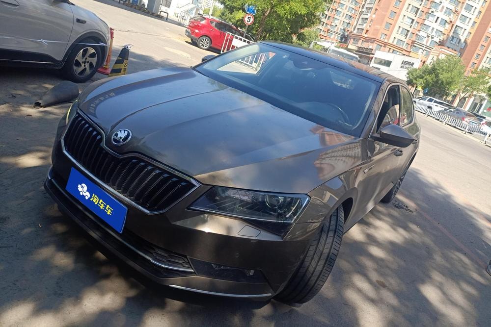 Skoda Superb 2016 — фото автомобиля