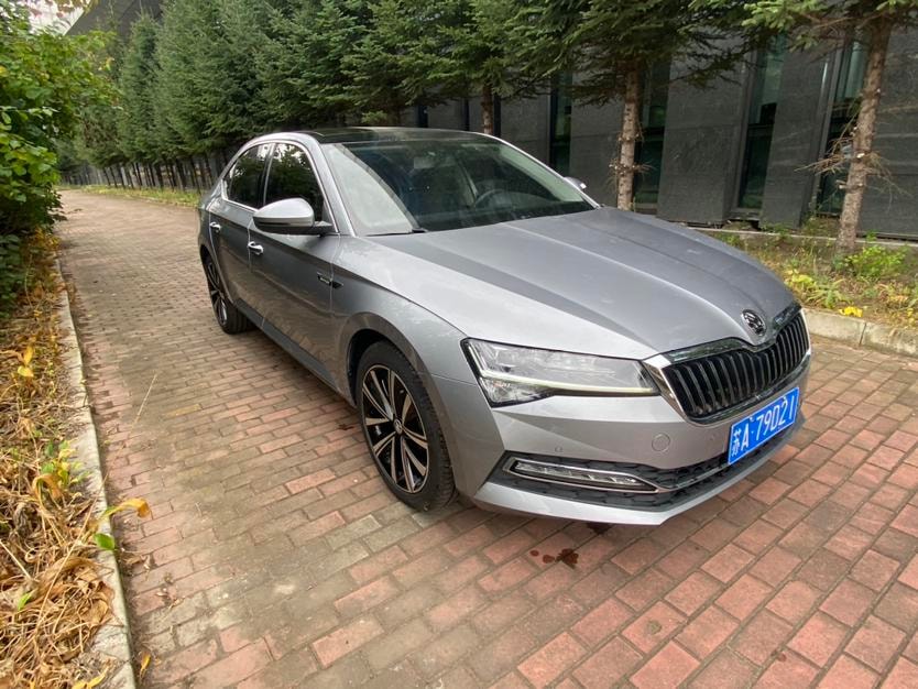 Skoda Superb 2023 — фото автомобиля