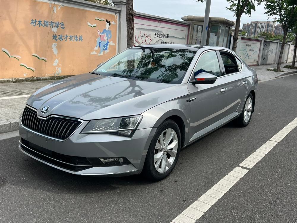 Skoda Superb 2017 — фото автомобиля