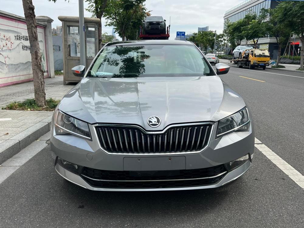 Skoda Superb 2017 — фото автомобиля