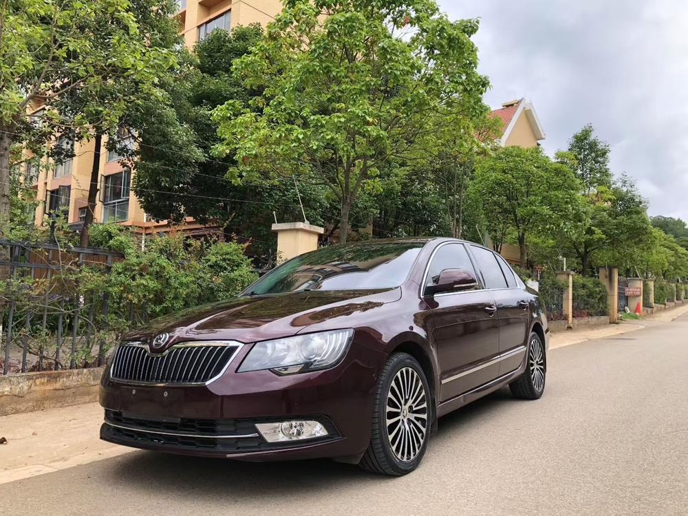 Skoda Superb 2013 — фото автомобиля