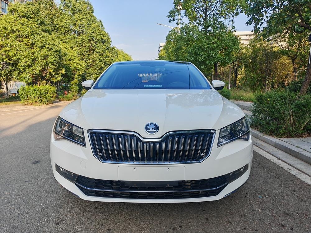 Skoda Superb 2019 — фото автомобиля