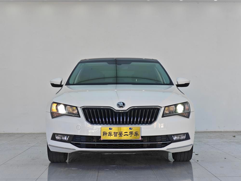 Skoda Superb 2018 — фото автомобиля 1